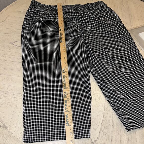 Alfred Dunner Capri Size 18 Black White plaid, Light weight, Comfy - Picture 8 of 8